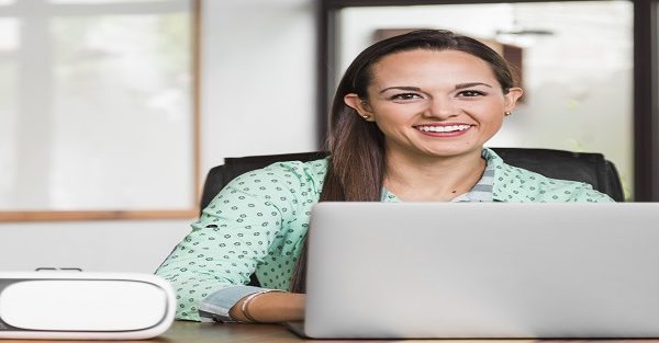 business-woman-smiling-camera1